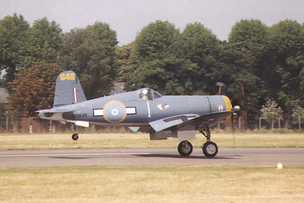 www.petergoodearl.co.uk/airdays/airdays/biggin/corsair.jpg