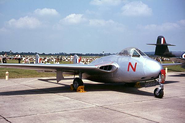 http://www.petergoodearl.co.uk/airdays/raf50/vampire.jpg