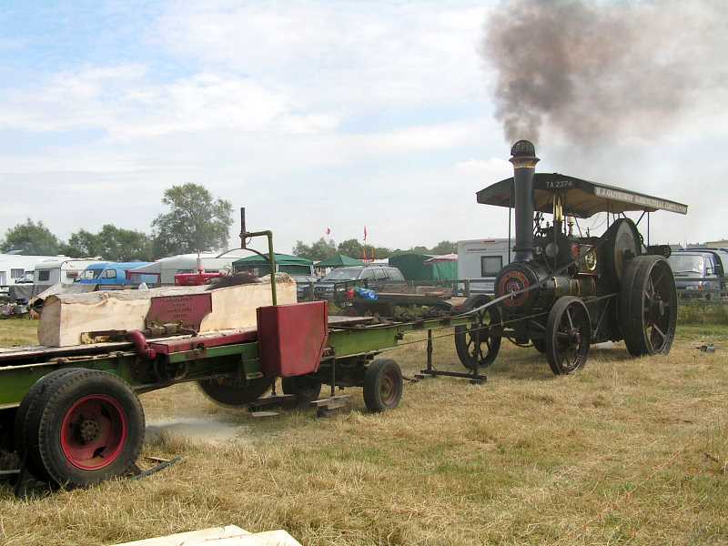 Traction Engine at Great Bucks Steam Rally  driven saw.