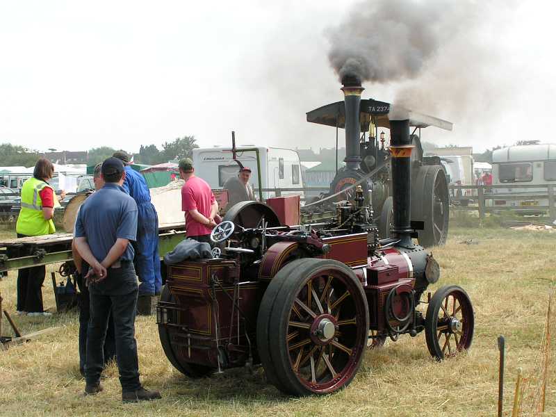 Traction Engine at Great Bucks Steam Rally  driven saw.