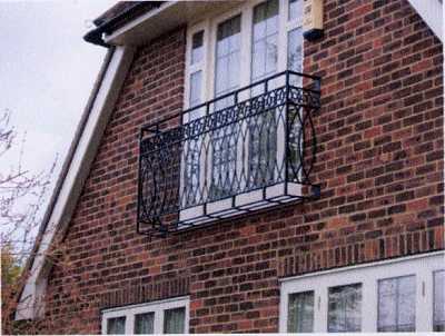 Ornate balcony made by Gommes Forge